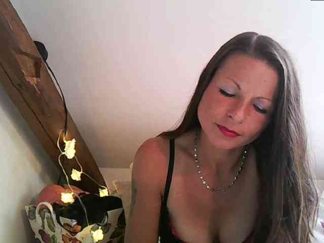 MilfNinna webcam