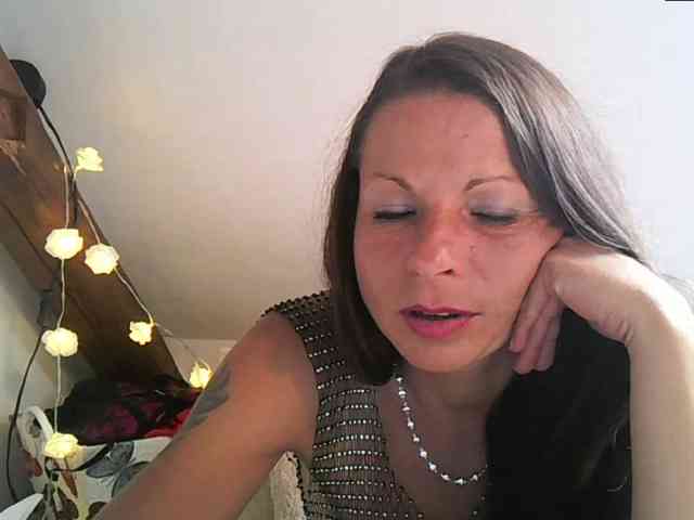 MilfNinna webcam