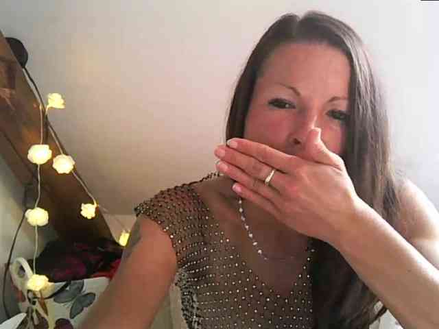 MilfNinna webcam