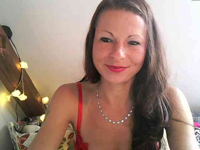 MilfNinna webcam
