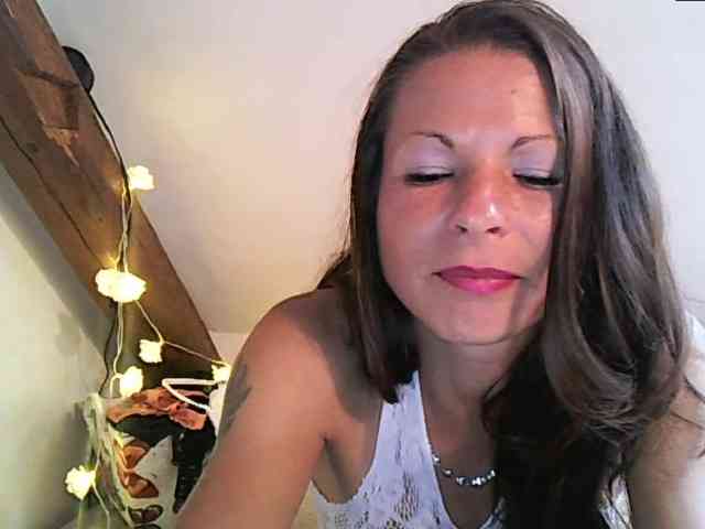 MilfNinna webcam