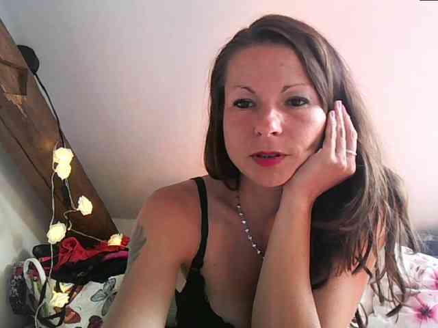 MilfNinna webcam