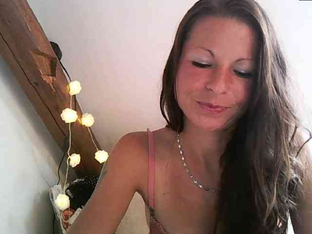 MilfNinna webcam