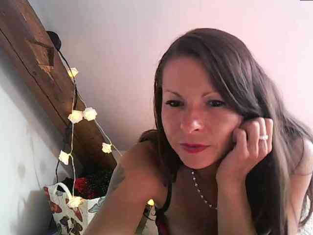 MilfNinna webcam
