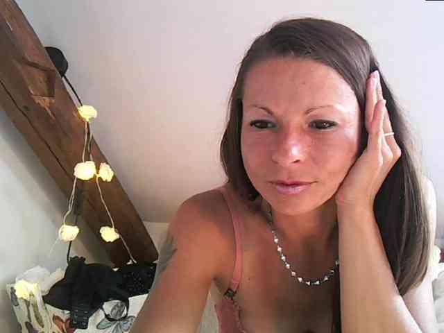 MilfNinna webcam