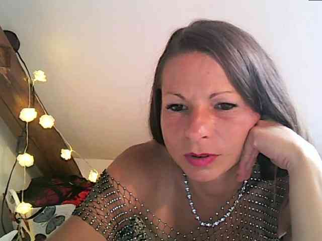 MilfNinna webcam