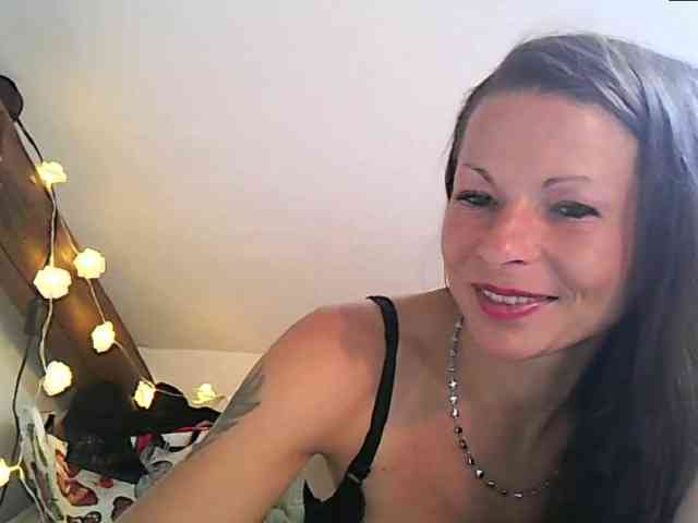 MilfNinna webcam