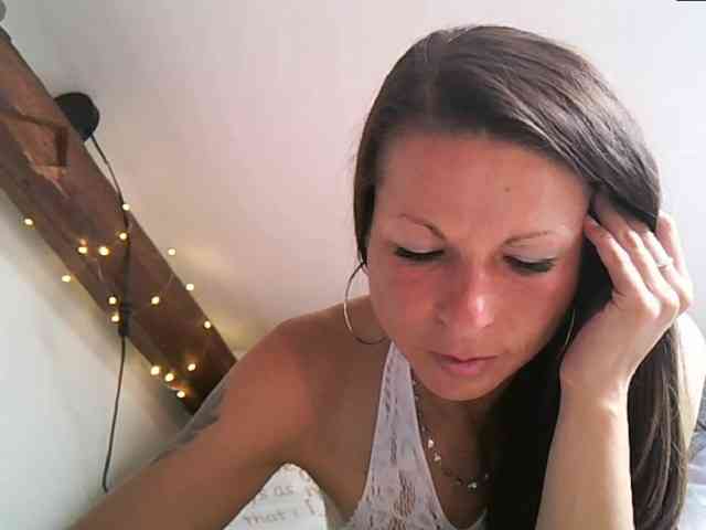 MilfNinna webcam
