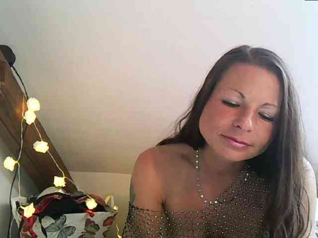 MilfNinna webcam