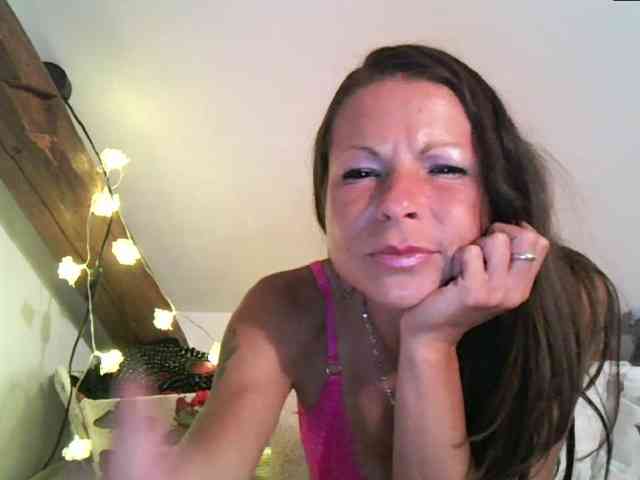 MilfNinna webcam