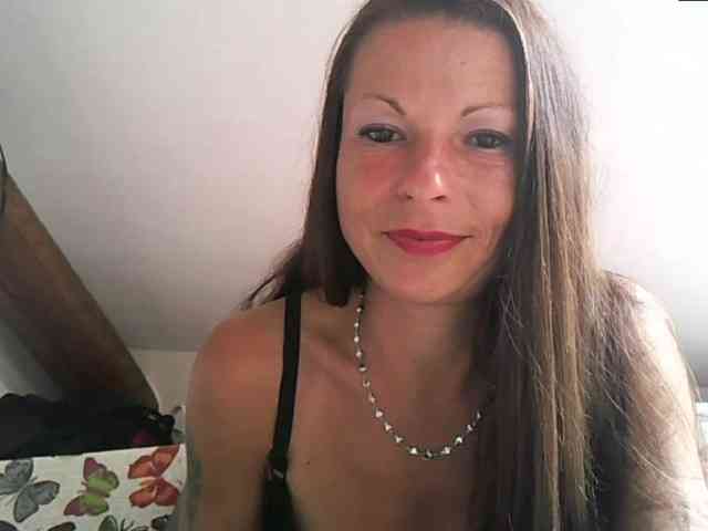MilfNinna webcam
