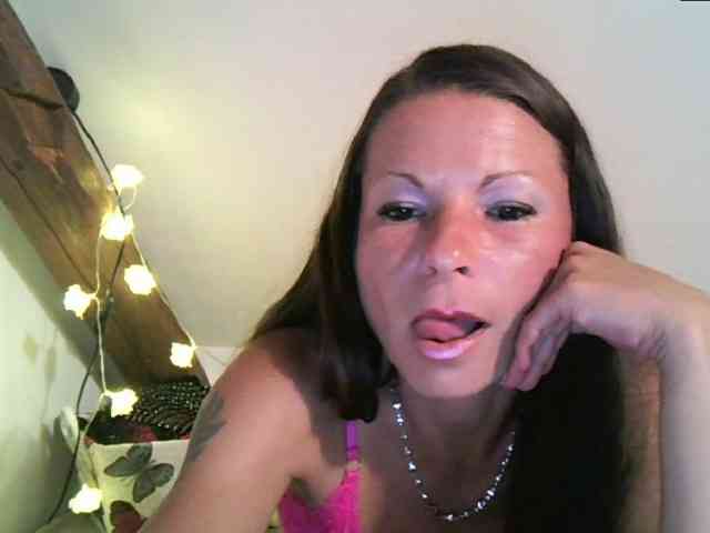 MilfNinna webcam