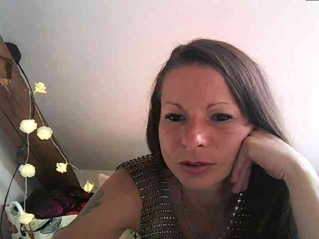 MilfNinna webcam
