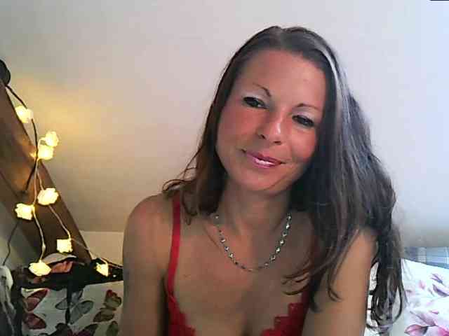 MilfNinna webcam