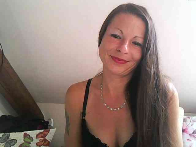MilfNinna webcam