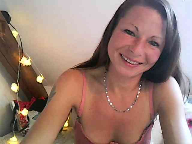 MilfNinna webcam