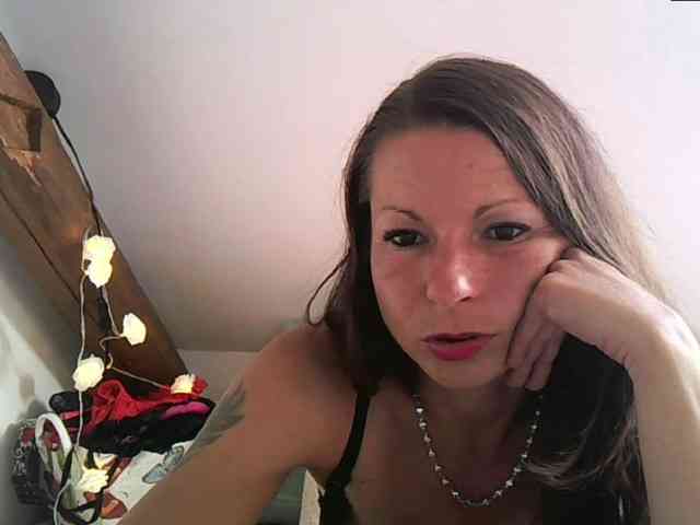 MilfNinna webcam
