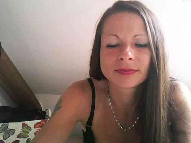MilfNinna webcam