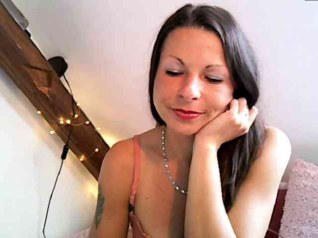 MilfNinna webcam
