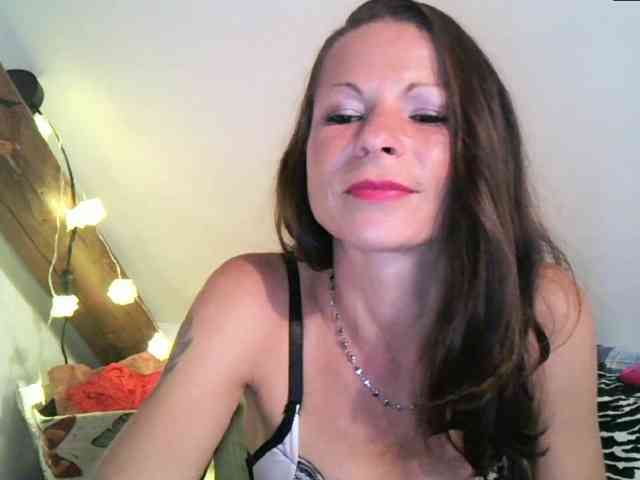 MilfNinna webcam