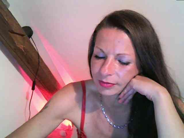 MilfNinna webcam