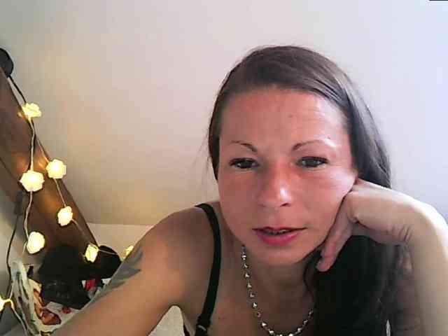 MilfNinna webcam