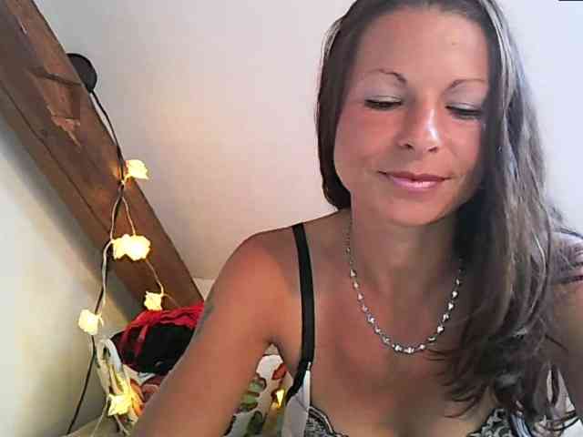 MilfNinna webcam