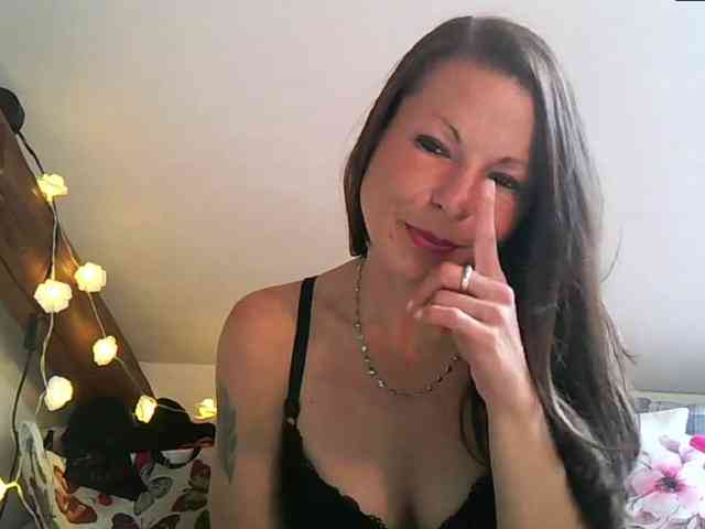 MilfNinna webcam