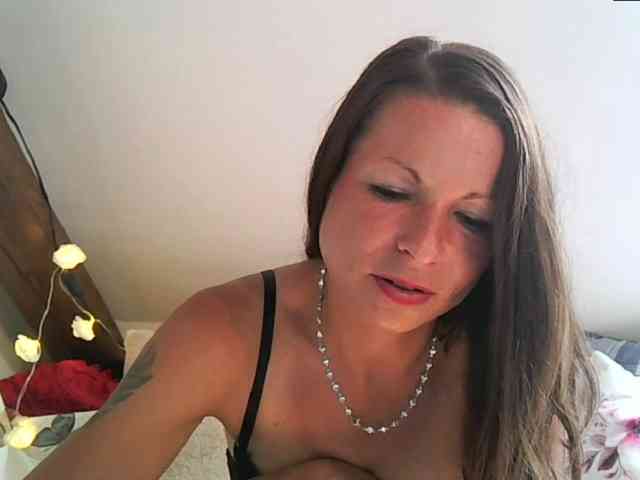 MilfNinna webcam