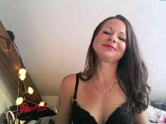 MilfNinna webcam