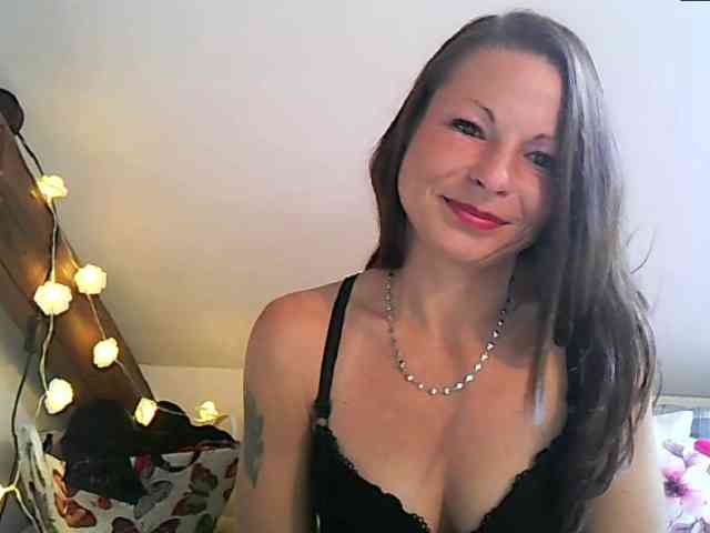 MilfNinna webcam