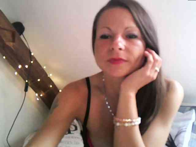 MilfNinna webcam