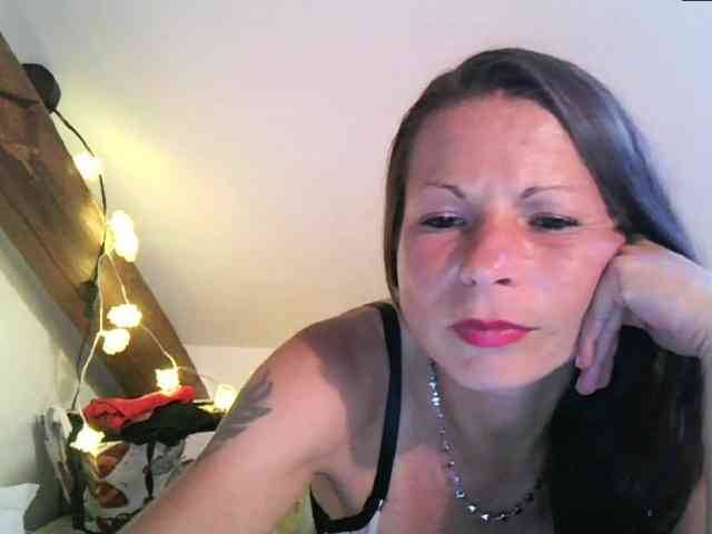 MilfNinna webcam
