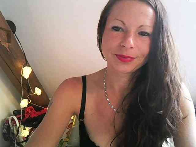 MilfNinna webcam
