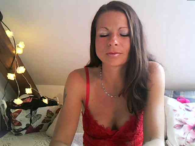 MilfNinna webcam