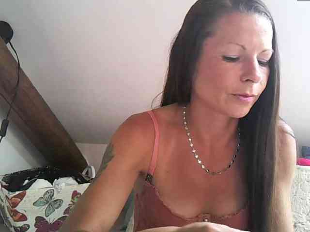 MilfNinna webcam