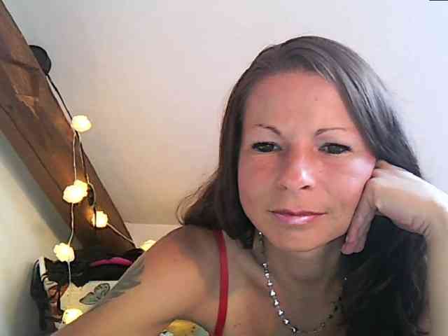 MilfNinna webcam