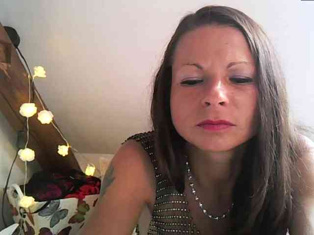 MilfNinna webcam
