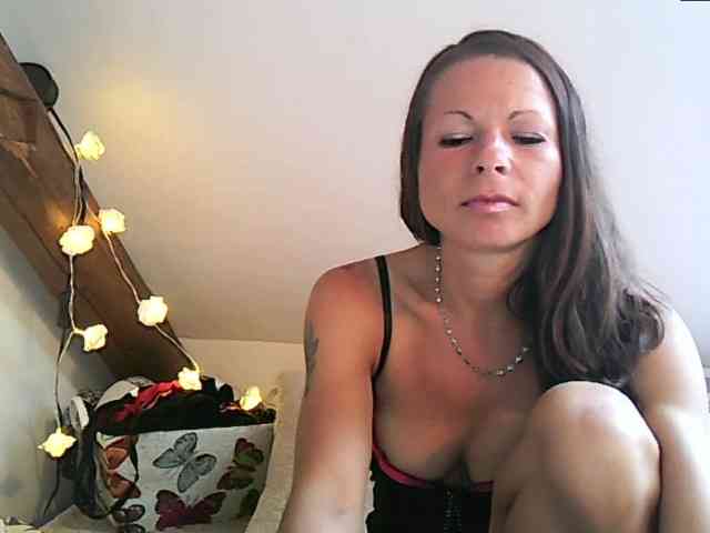MilfNinna webcam