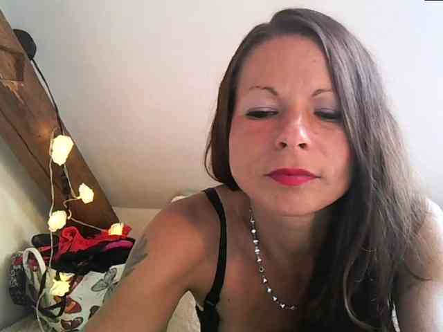 MilfNinna webcam
