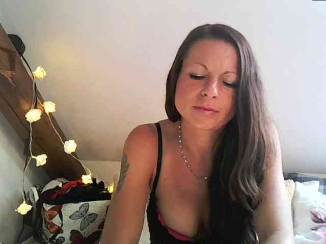 MilfNinna webcam