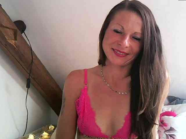 MilfNinna webcam