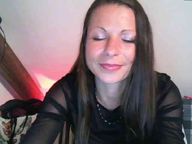 MilfNinna webcam