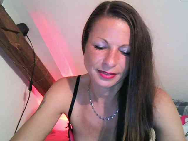 MilfNinna webcam