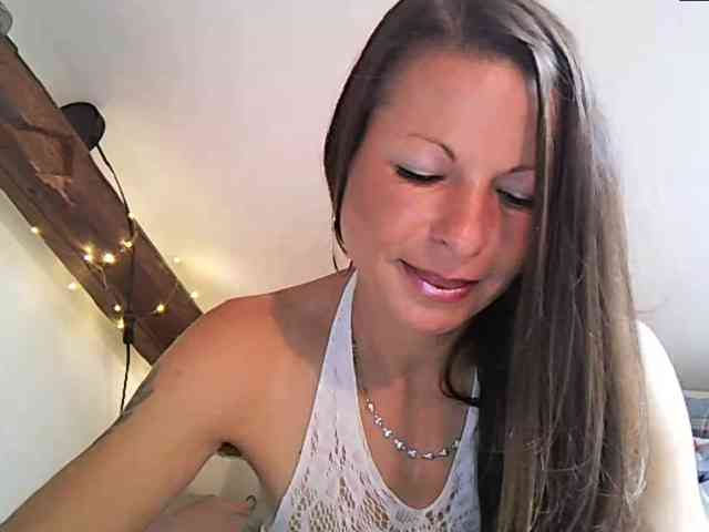 MilfNinna webcam