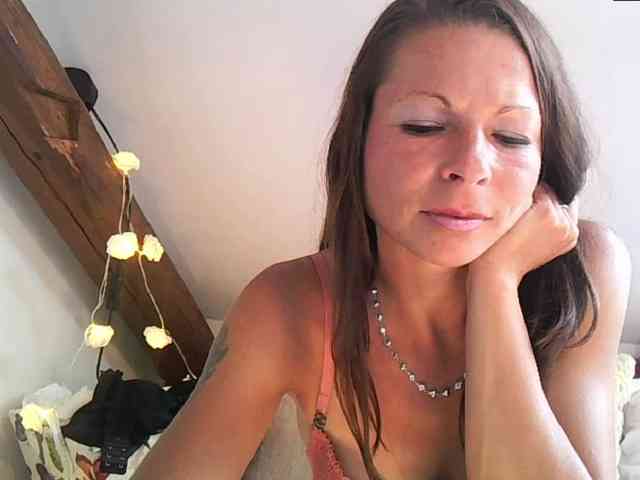 MilfNinna webcam