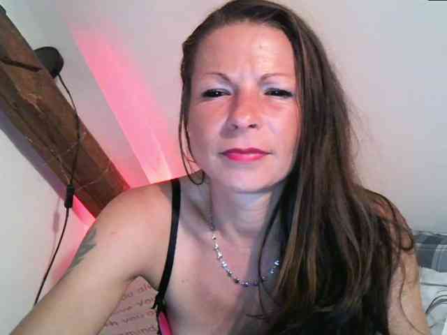 MilfNinna webcam