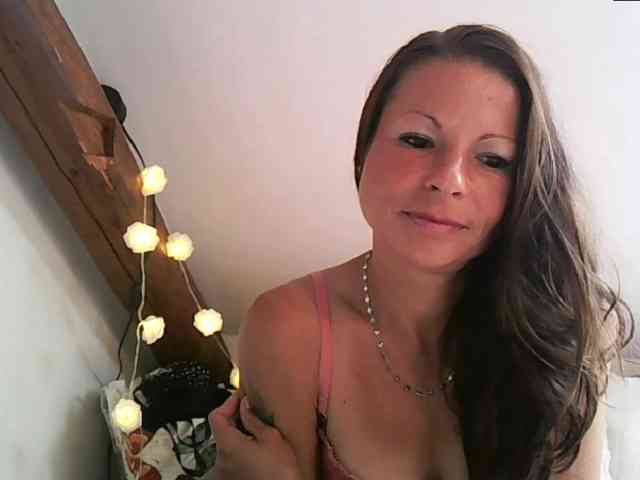 MilfNinna webcam
