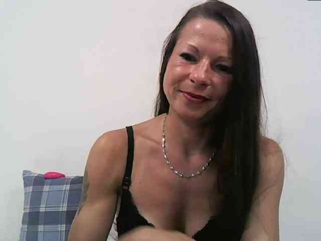 MilfNinna webcam