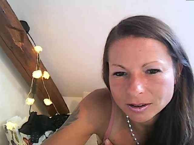 MilfNinna webcam
